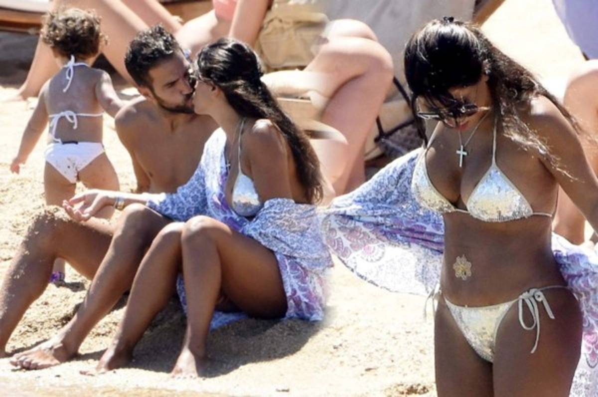 Daniela Seeman, la mujer de Cesc Fábregas deslumbra en la playa