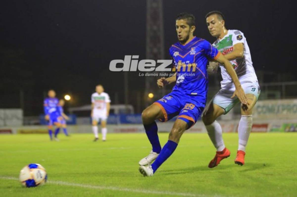 NO SE VIO EN TV: Homenajes a Maradona y la UltraFiel alentó fuera del Nacional