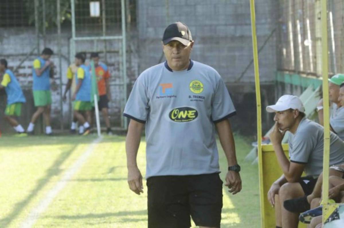 ¡Sorpresivo! Wilmer Cruz ya no es más entrenador del Parrillas One