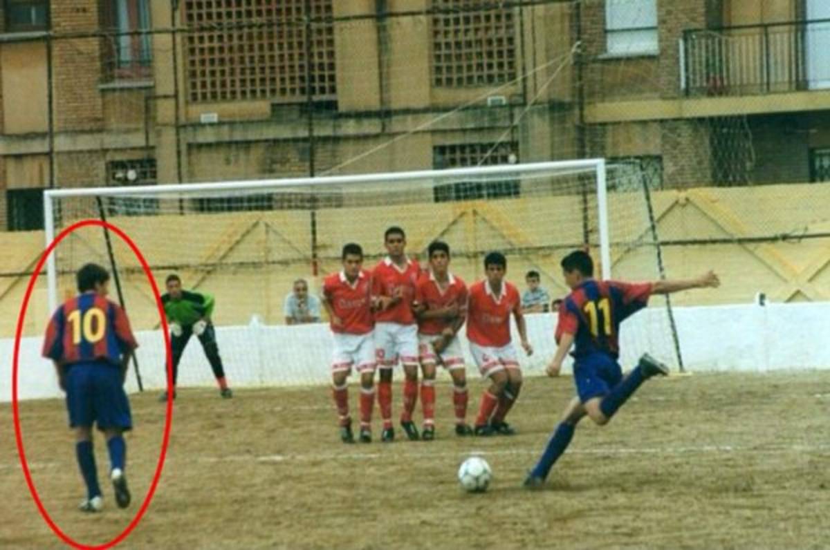 El único jugador que le quitaba los tiros libres a Messi en el Barcelona