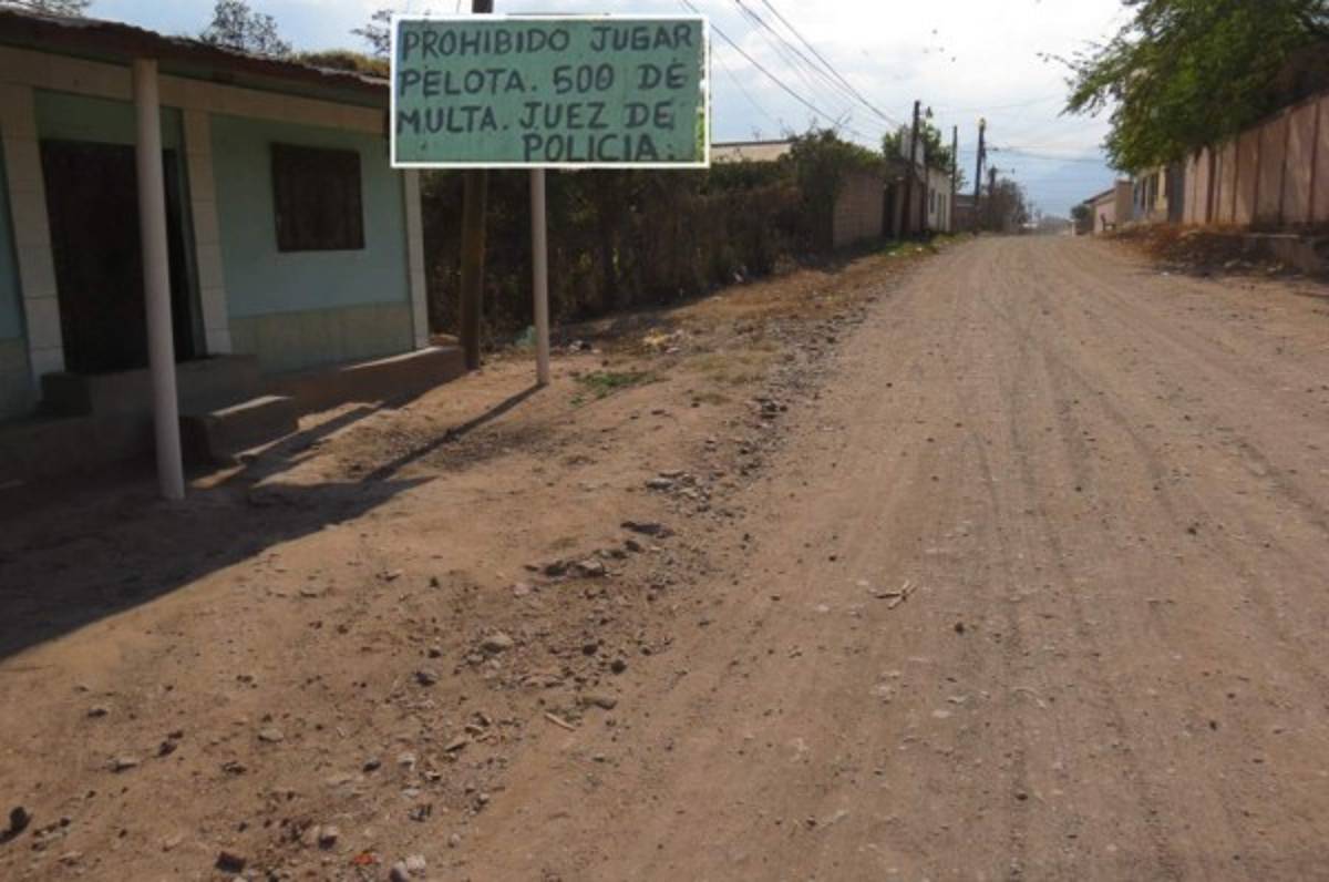 En Honduras: Hombre prohíbe que niños jueguen fútbol y pide multa