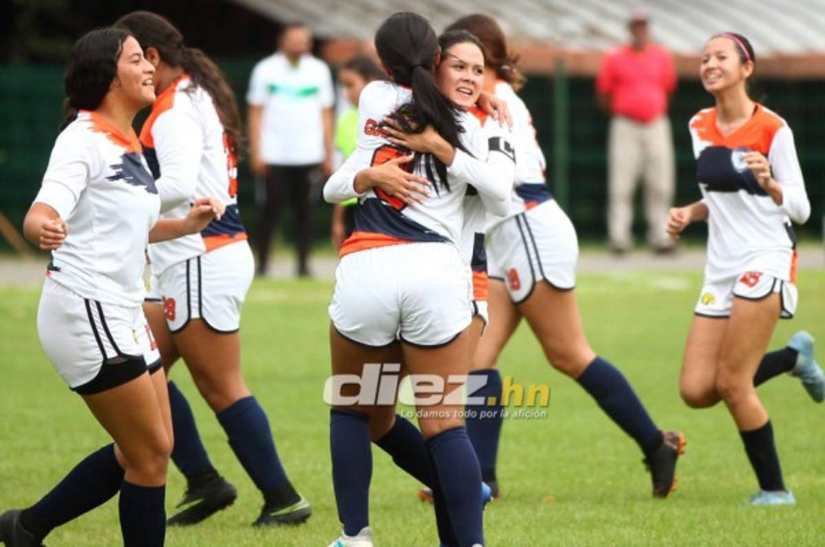 Goles, celebraciones y animadoras en la segunda jornada del Torneo de Escuelas Bilingües