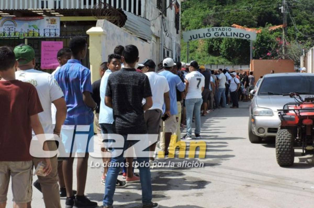 ¡Locura total! Las curiosas imágenes que nos dejó el Galaxy-Olimpia en Roatán