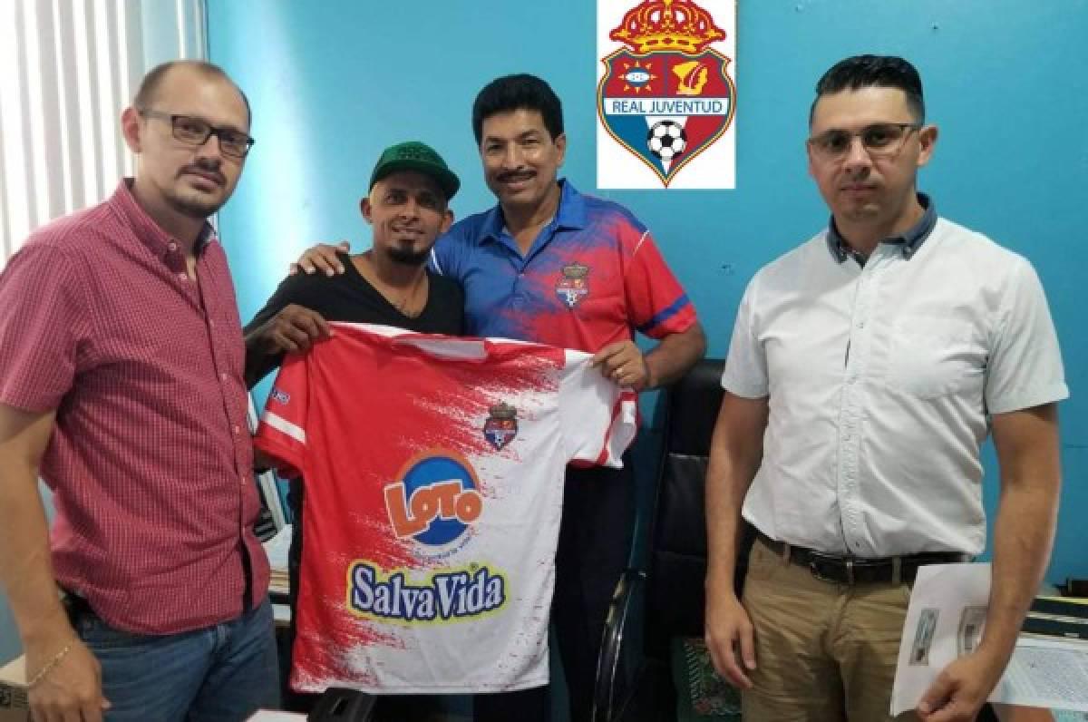 Roger Espinoza sale del retiro: ¡16 grandes futbolistas hondureños que desempolvaron los tacos y volvieron al fútbol!