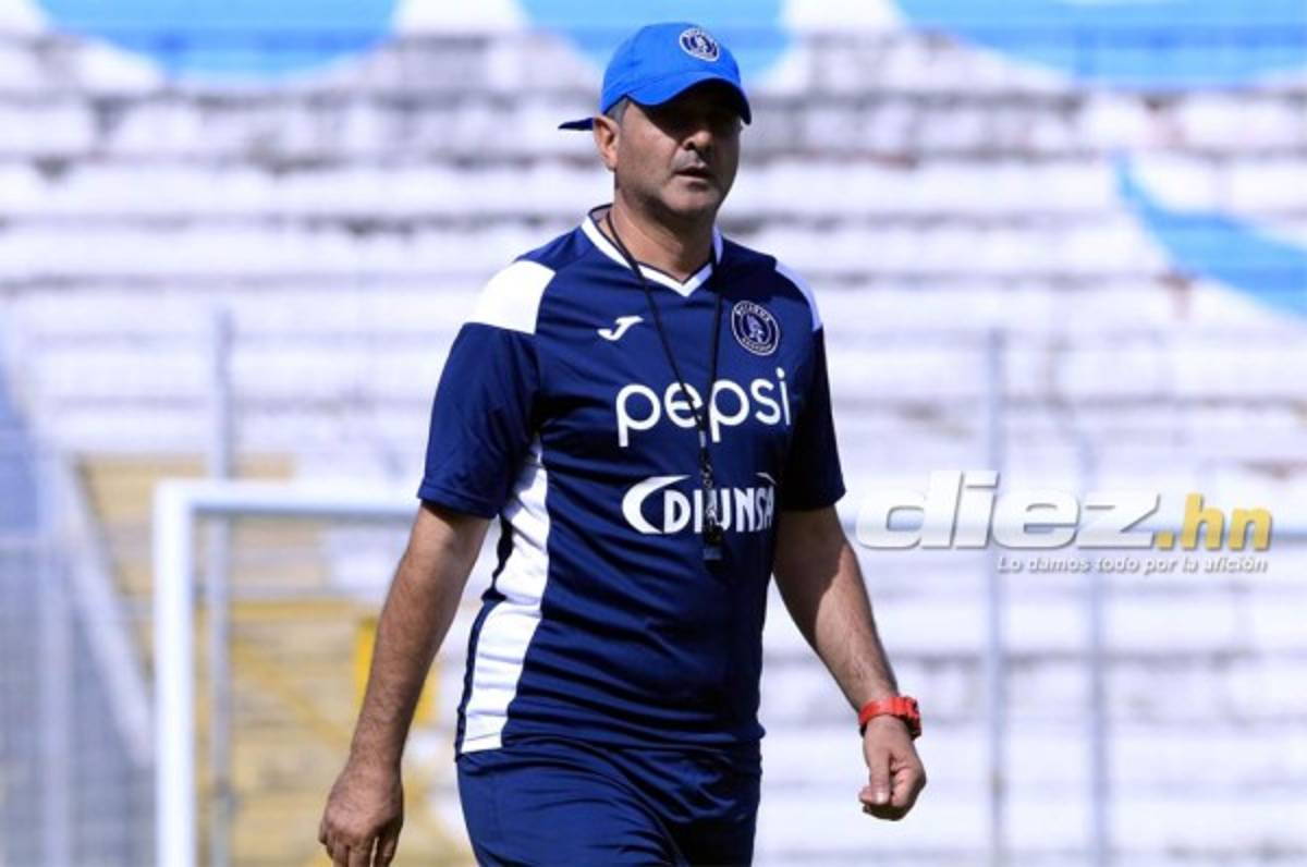 Diego Vázquez, con los pies en la tierra: 'Ni ahora que somos primeros estamos en las nubes'