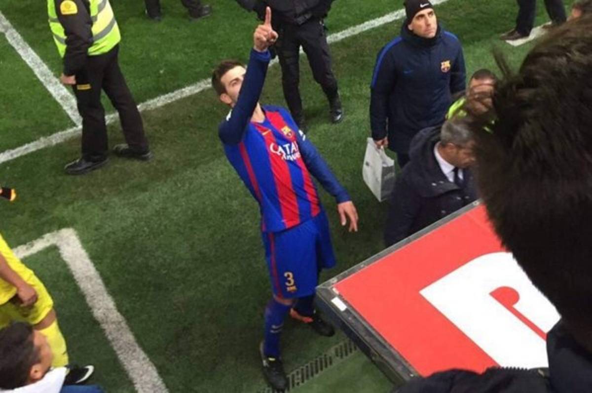 Escándalo en España por gesto de Gerard Piqué a presidente de la Liga