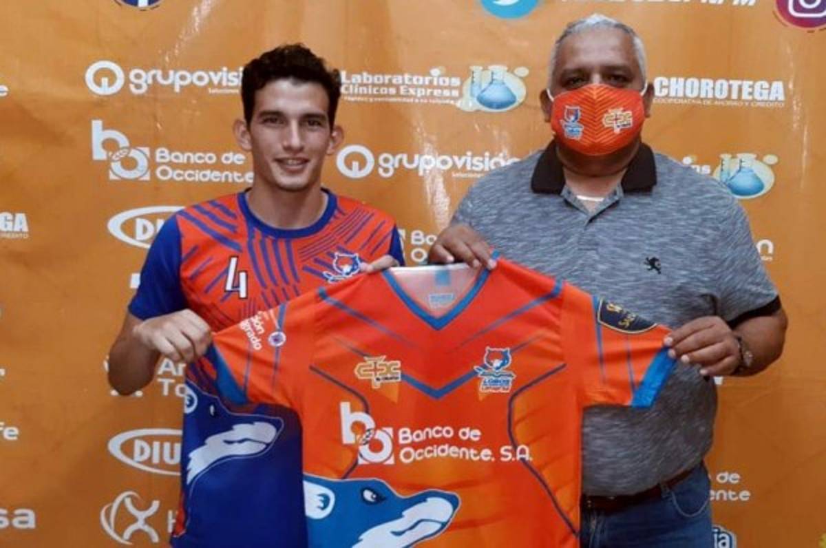 Rembrandt Flores, nuevo fichaje de Los Lobos de la UPN para el Apertura 2020