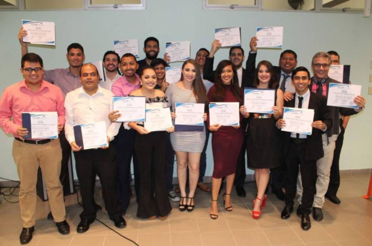 Jovenes sampedranos culminan diplomado de periodista deportivo en la USAP