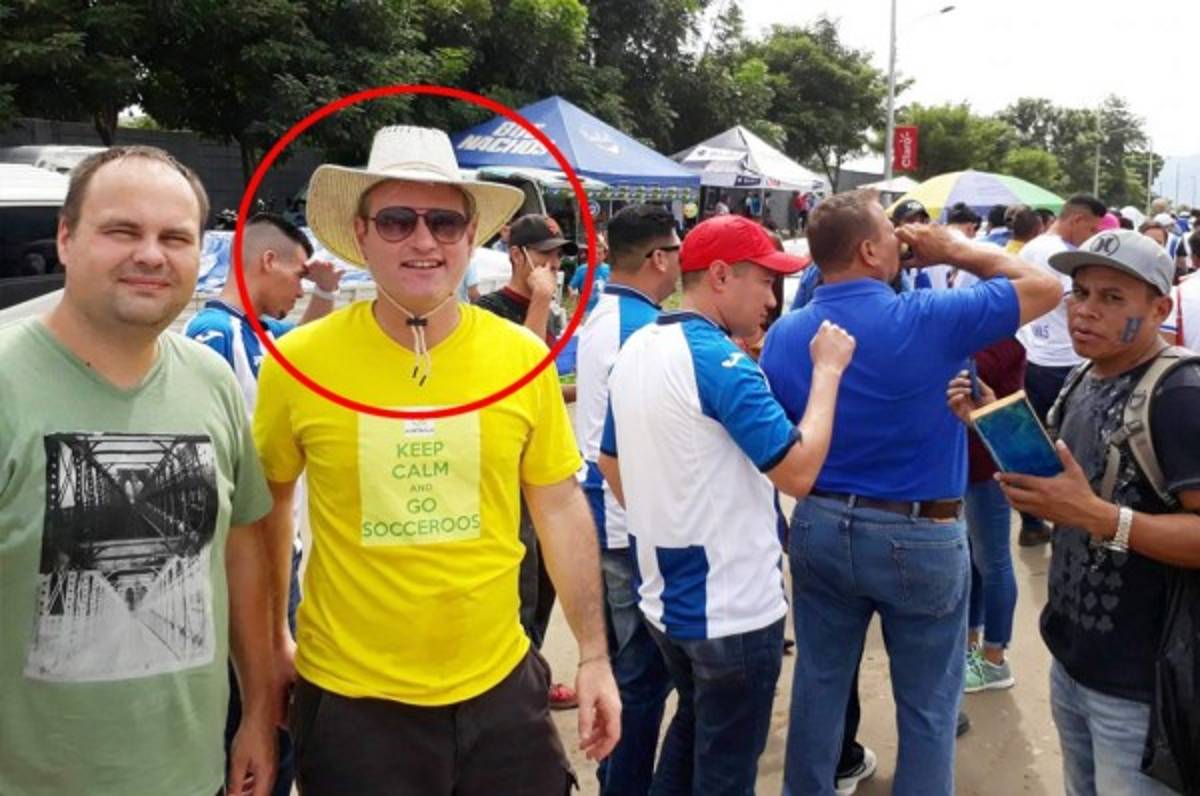 ¡Australiano habla de la violencia en Honduras en el estadio Olímpico!