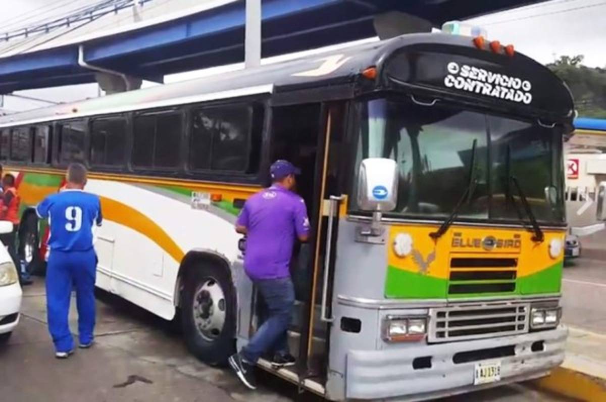 El 'bicampeón' Motagua viaja a Tela en un antigua 'Blue Bird'