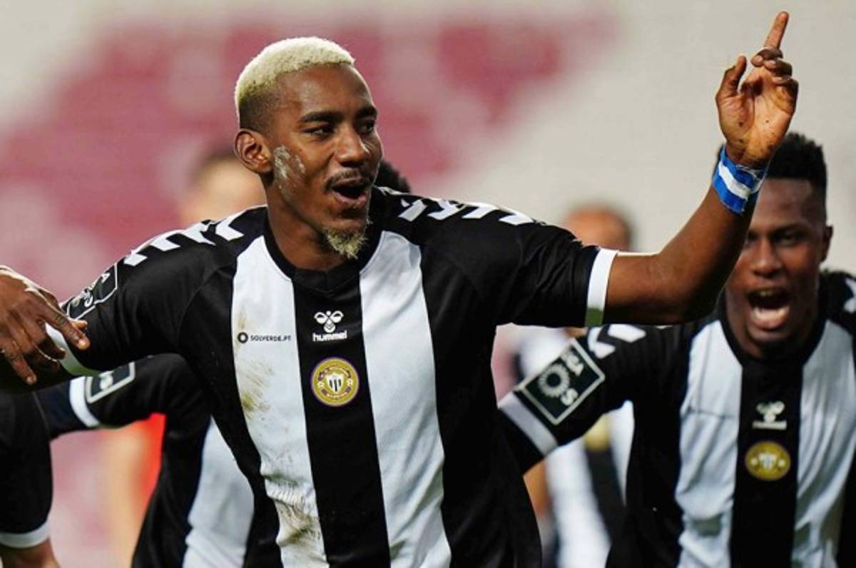 El hondureño Bryan Róchez fue titular con Nacional y se fue en blanco en la derrota ante Farense en Portugal