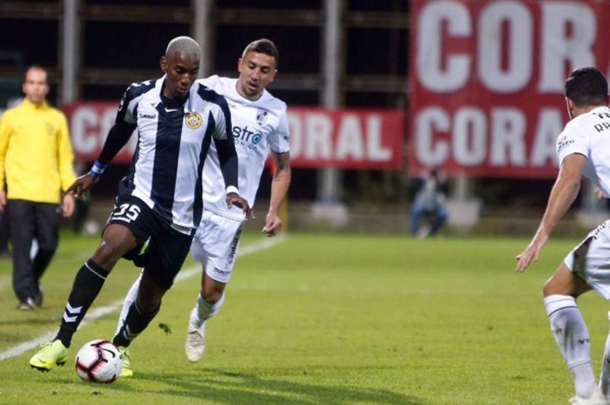 Nacional y Bryan Róchez desaprovechan en casa y empatan ante Vitória Setúbal