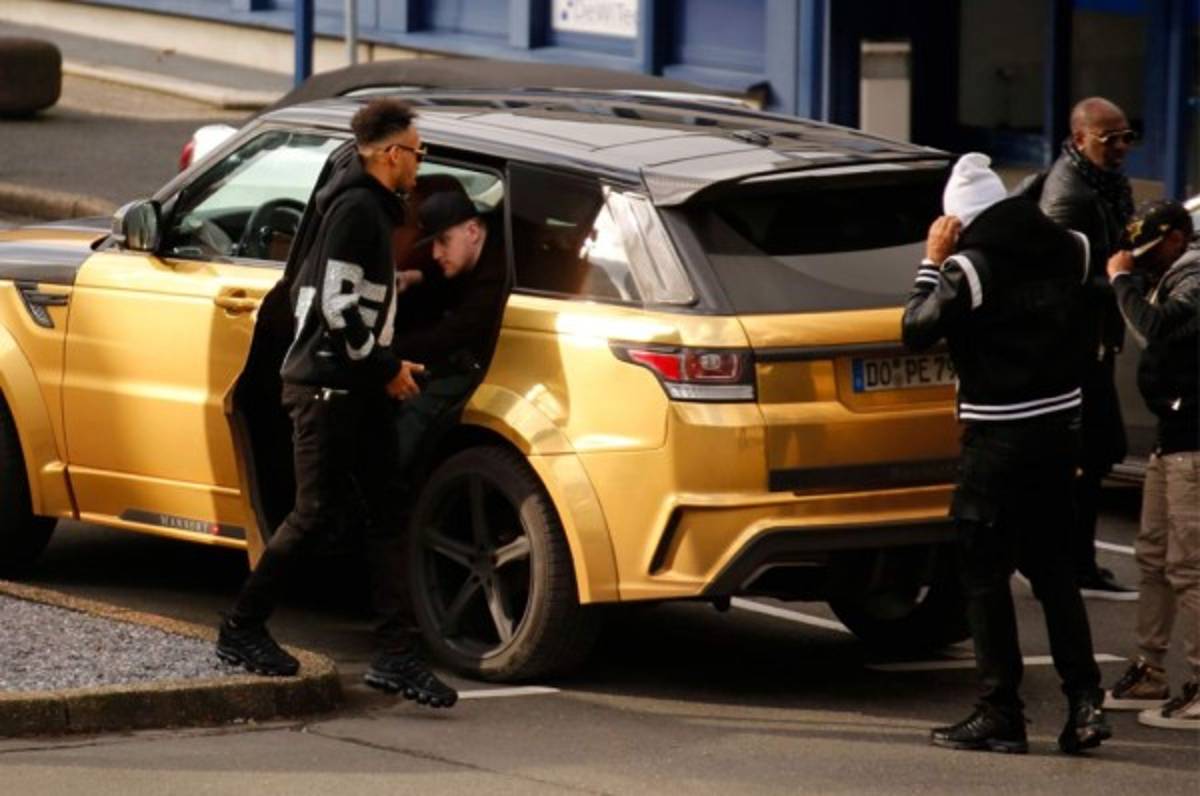 Premier League: Aubameyang está en Londres para firmar con el Arsenal