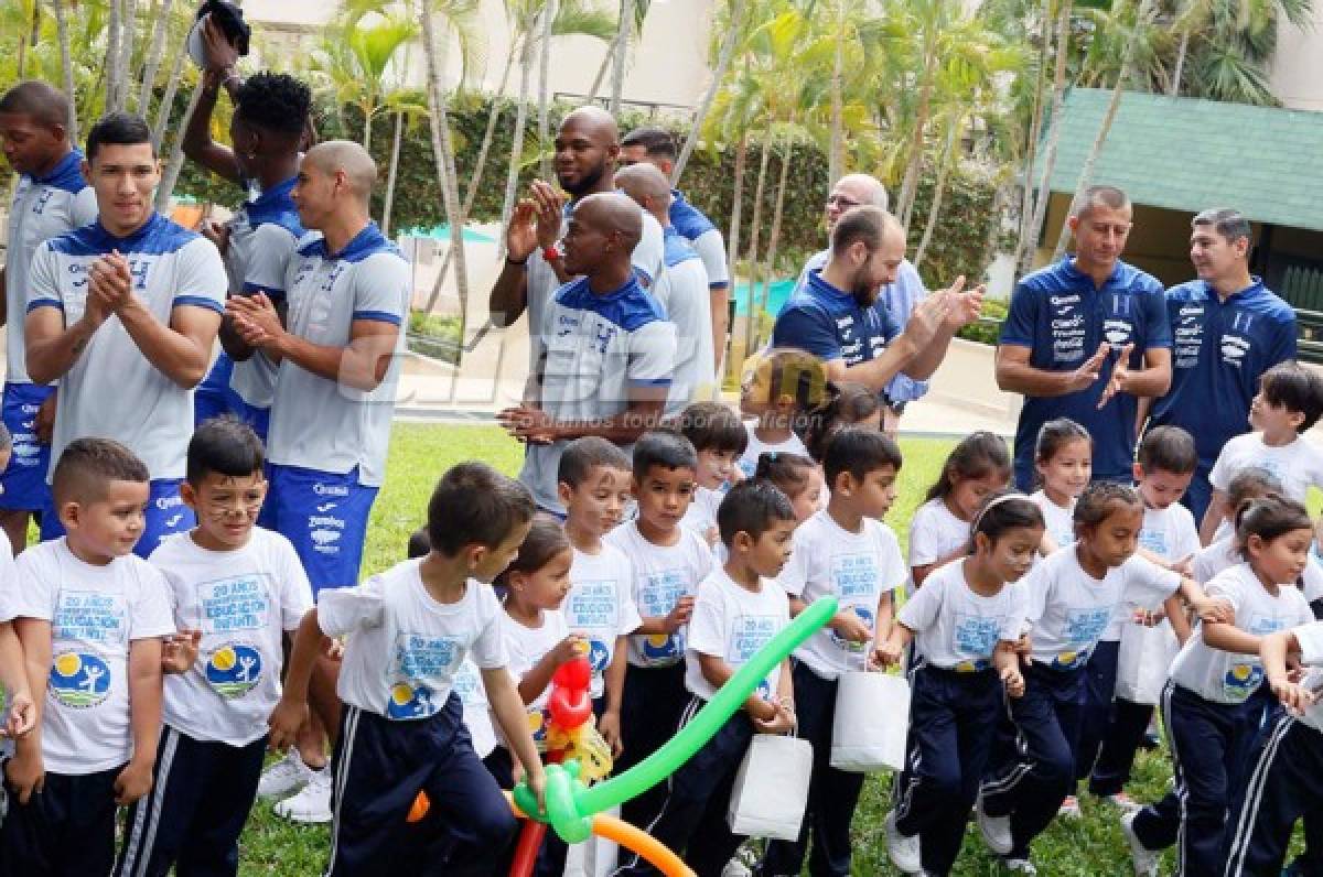 Alegría, piñata y pastel; la Selección de Honduras celebró el Día del Niño