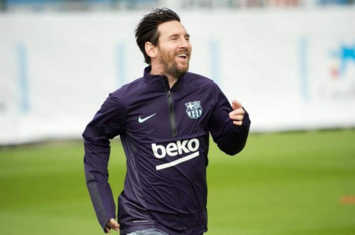 ¡Messi reaparece entrenando con el Barcelona y sin cabestrillo!