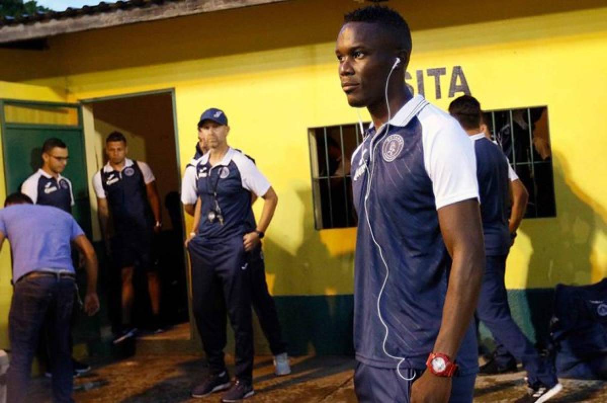 Rubilio Castillo fue ovacionado al ingresar a la cancha de El Progreso