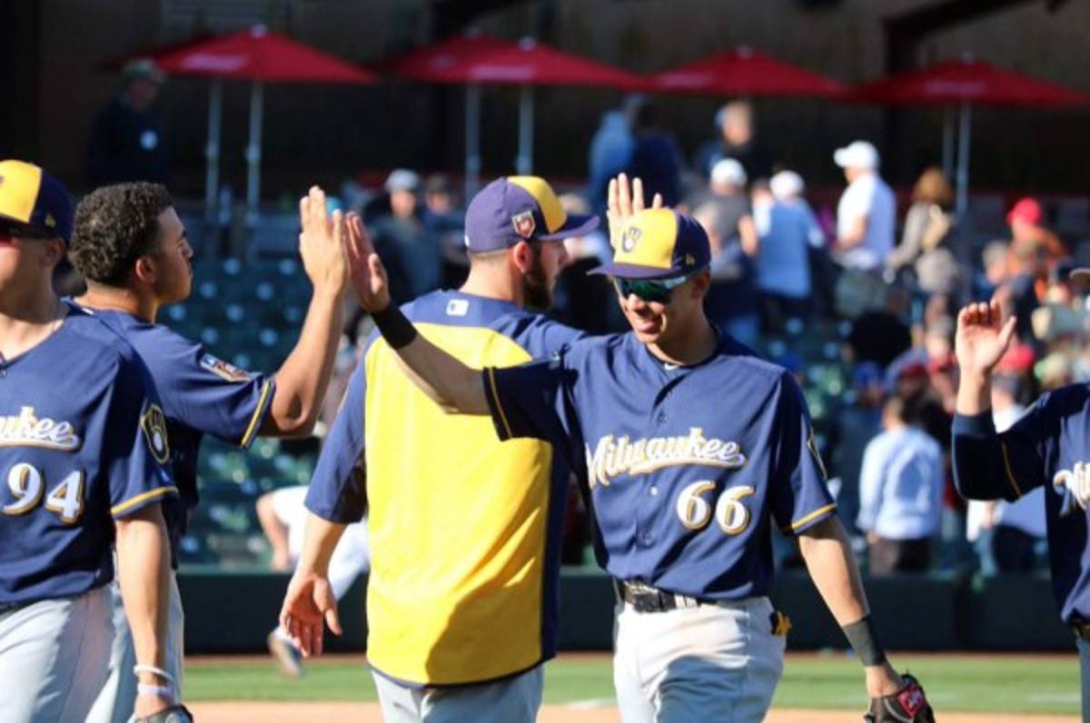 Mauricio Dubón conecta su primer hit en pretemporada de Grandes Ligas