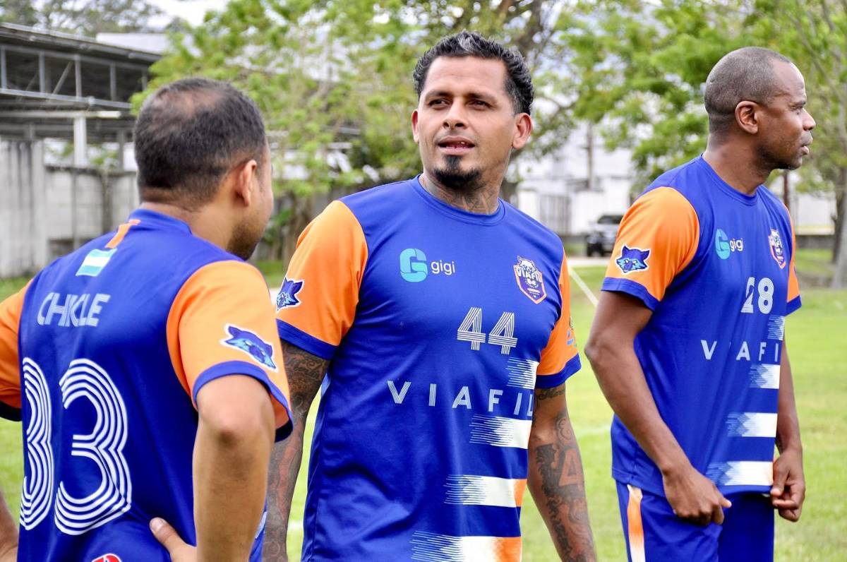 ¿Cómo lucen? Equipo burocrático ficha exseleccionados nacionales retirados y arman 11 titular de lujo