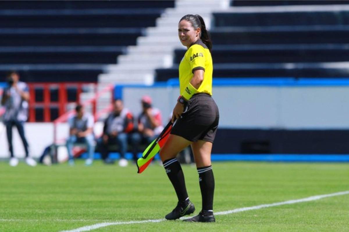 ¿Quién es Karen Díaz? La árbitra mexicana que dirigirá en el partido de Honduras contra Canadá