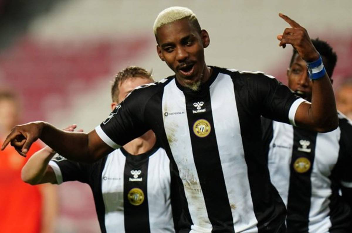 Bryan Róchez se puso a cinco tantos del segundo máximo goleador del Nacional de Madeira