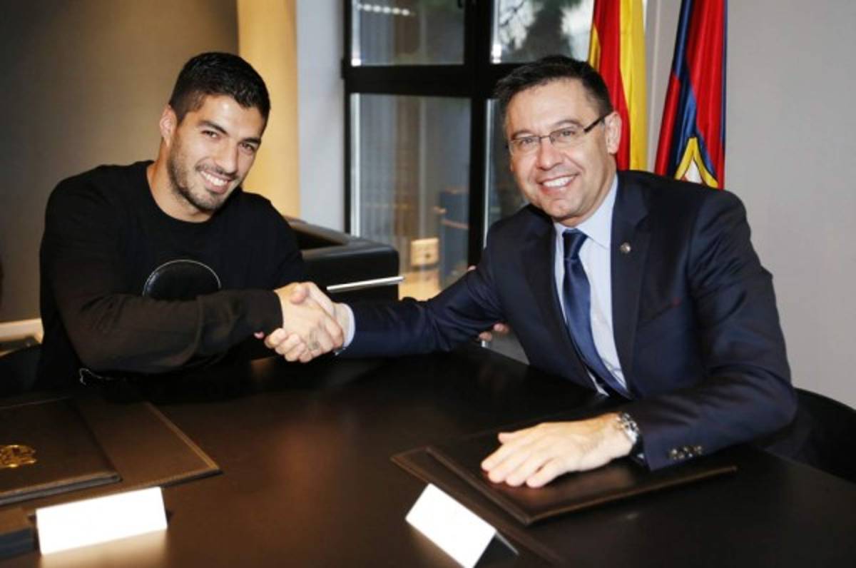 Luis Suárez renueva su contrato con el Barcelona hasta 2021