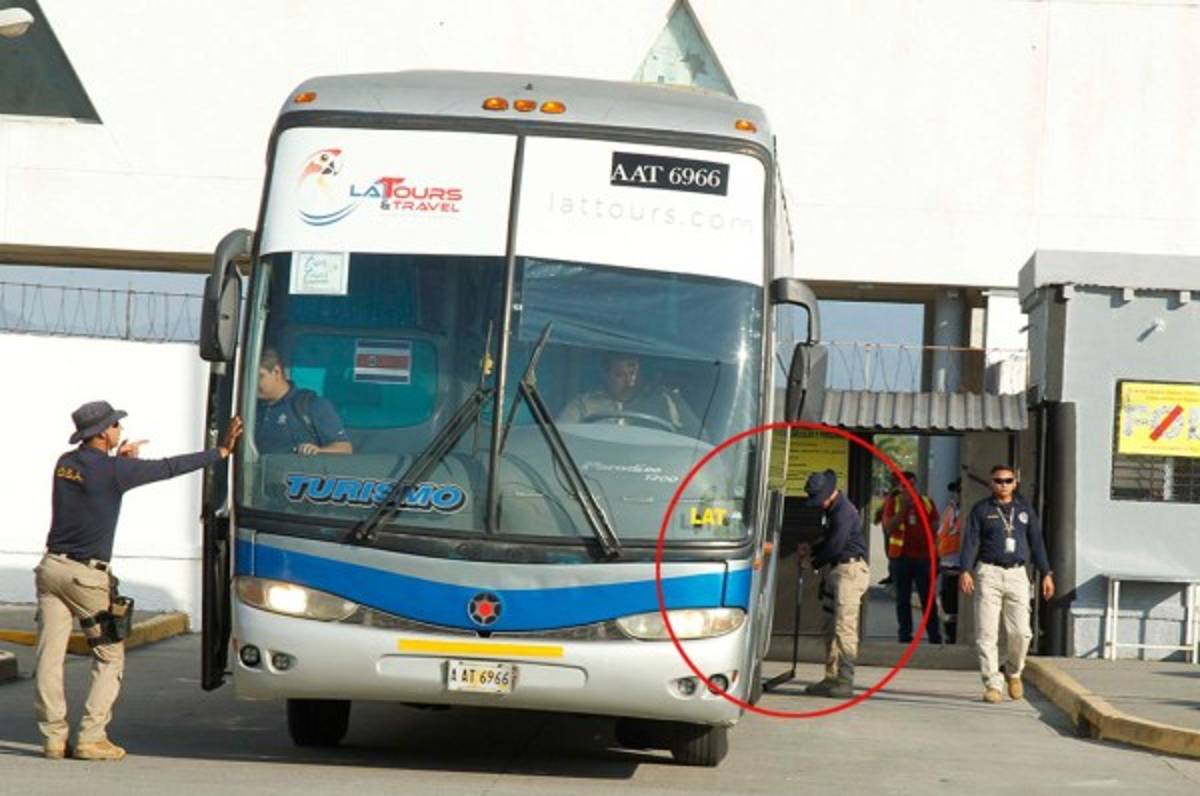Blindados y bien custodiados llegaron los ticos a Honduras