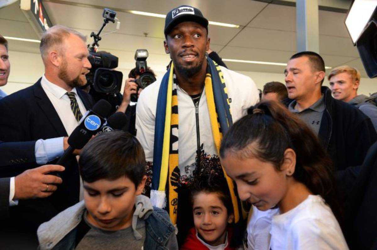 Usain Bolt llega a Australia para entrenar con el Central Coast Mariners