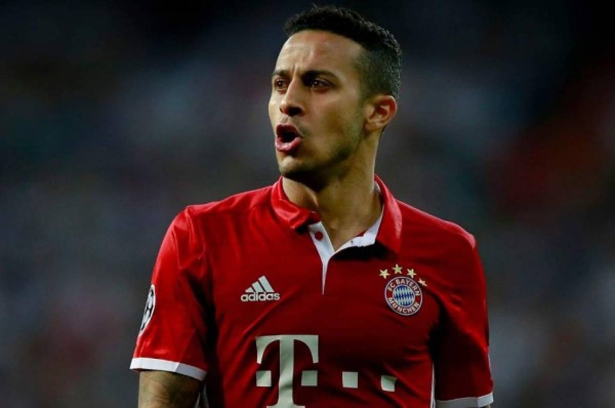 Thiago Alcántara, indignado por tener que jugar mañana pese a la crisis del coronavirus