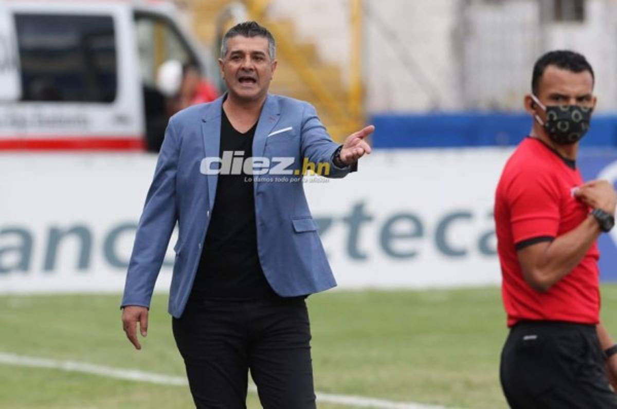 Diego Vázquez se va expulsado por reclamar airado la ausencia de recogepelotas en la gran final de liguilla