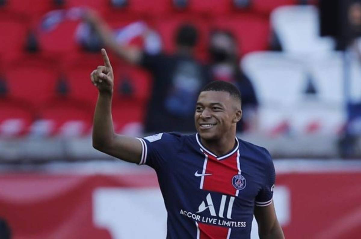 Kylian Mbappé podría volver a ser titular con el PSG en Champions contra el Leipzig