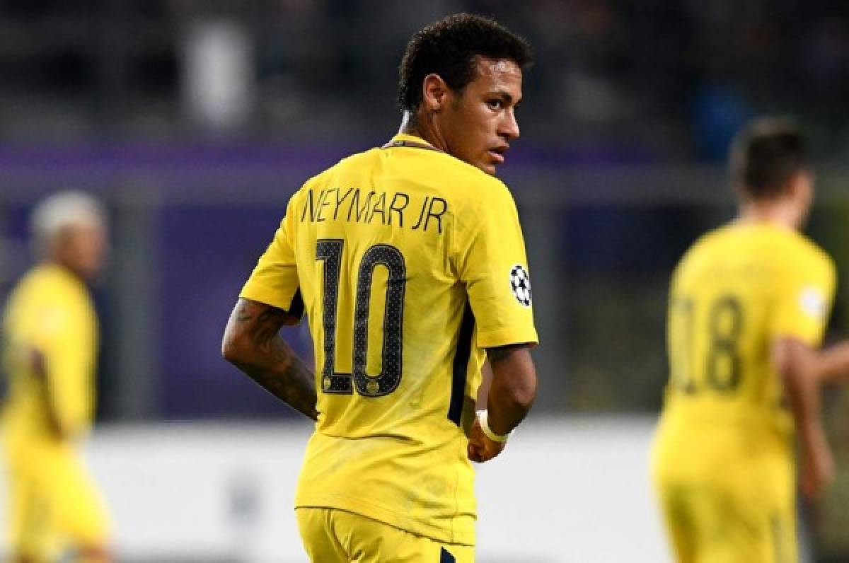 El brasileño Neymar recibe multa de 1.2 millones de dólares
