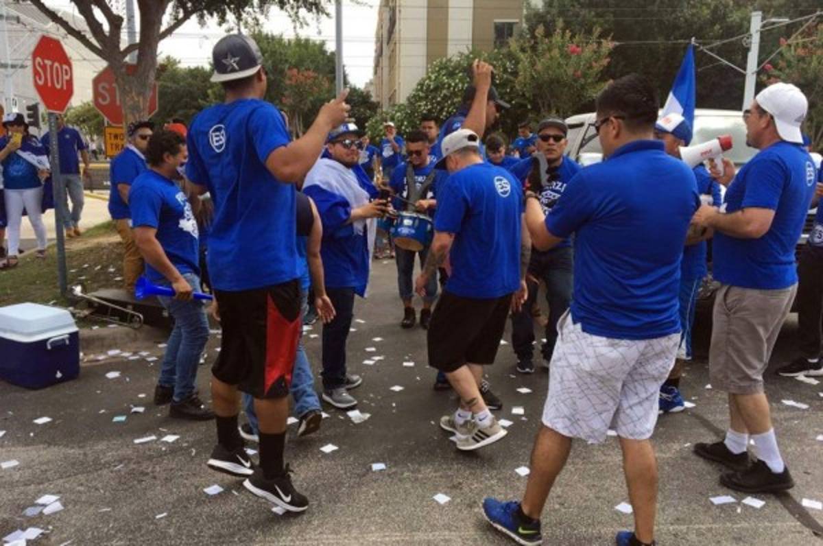 Afición salvadoreña a Honduras: 'Que ya ni se presenten al partido'