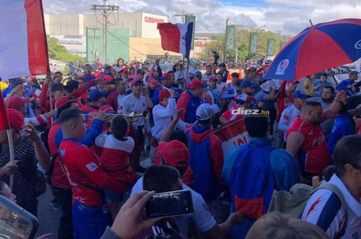 Fotos: Banderazo de la UltraFiel a Olimpia previo a su duelo contra Montreal Impact