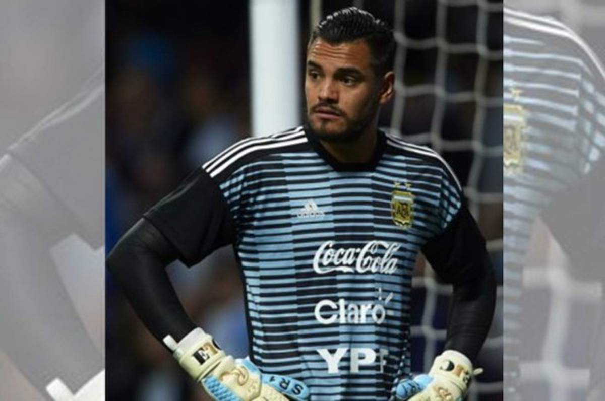 ¡Golpe bajo! Sergio Romero se lesiona y no va al Mundial con Argentina