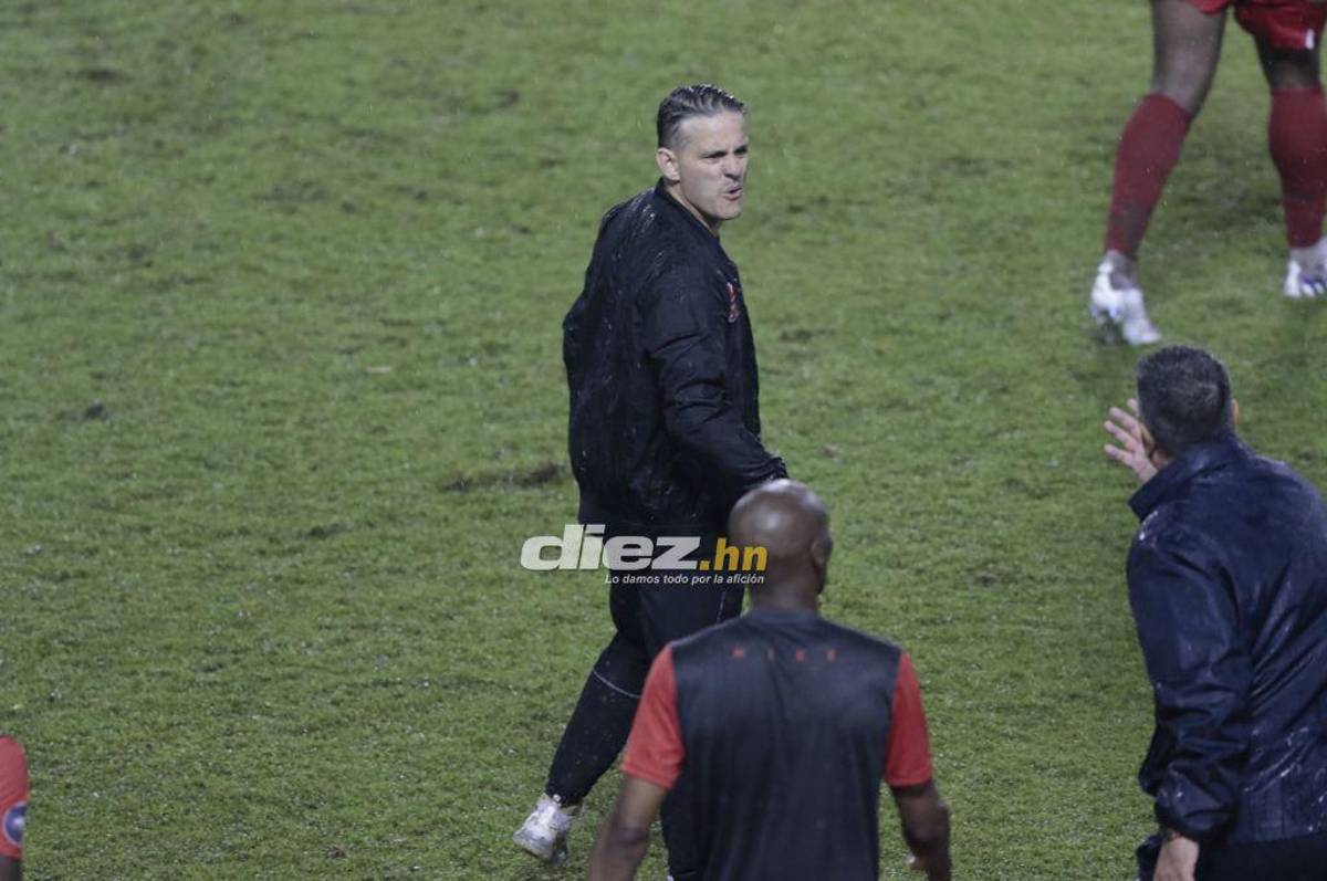 NO SE VIO EN TV: La furia de Herdman contra Diego Vázquez y los jugadores de Canadá perdiendo la cordura en el Olímpico