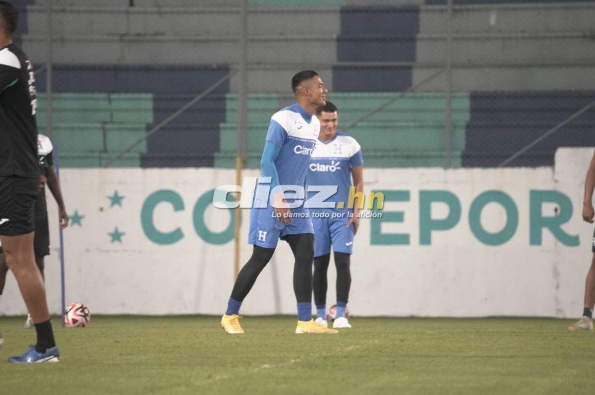 Las primeras imágenes de Yustin Arboleda con la camisa de la Selección de Honduras y un invitado especial en el entreno