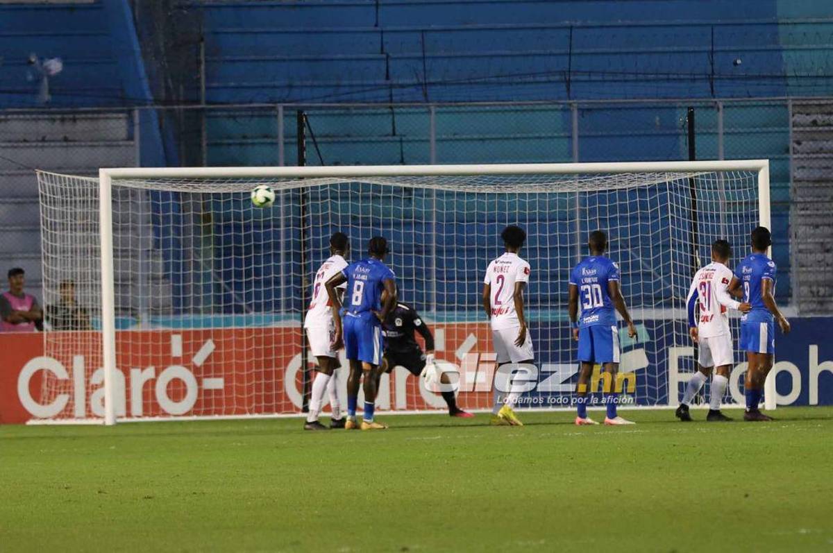 El descartado de Troglio, el duro golpe que recibió Arboleda, la pincelada de Alexy Vega y la belleza que invadió el Chelato Uclés