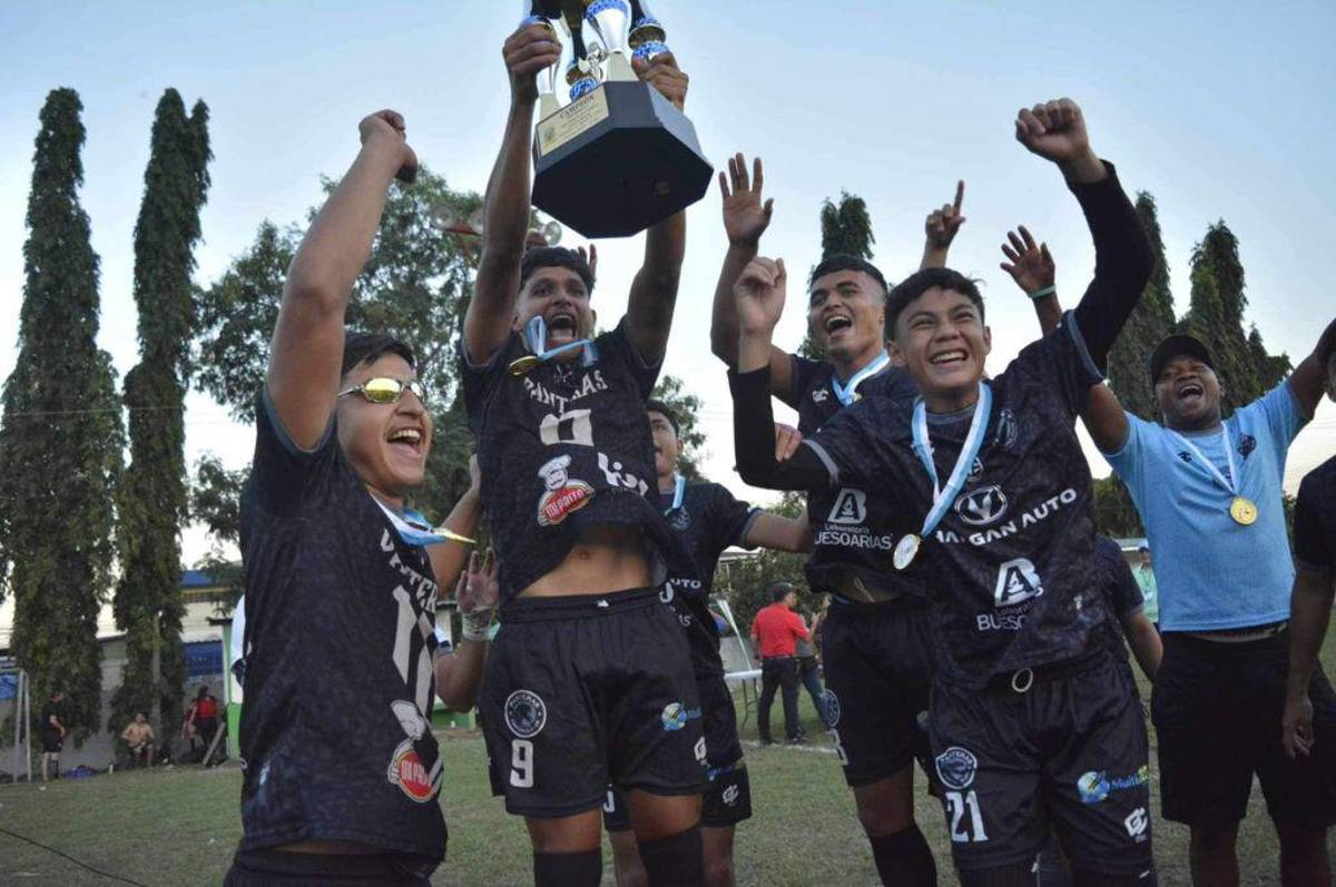 Alberth Elis cosechando estrellas: Panteras FC es campeón de la Liga Mayor de San Pedro Sula en su primer torneo