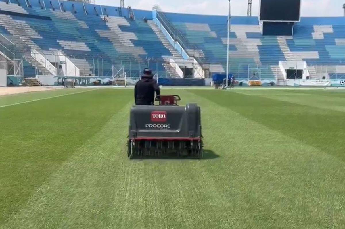 ¡Una mesa de billar! Así luce el estadio Nacional Chelato Uclés, su césped y gradería previo al inicio del Torneo Apertura