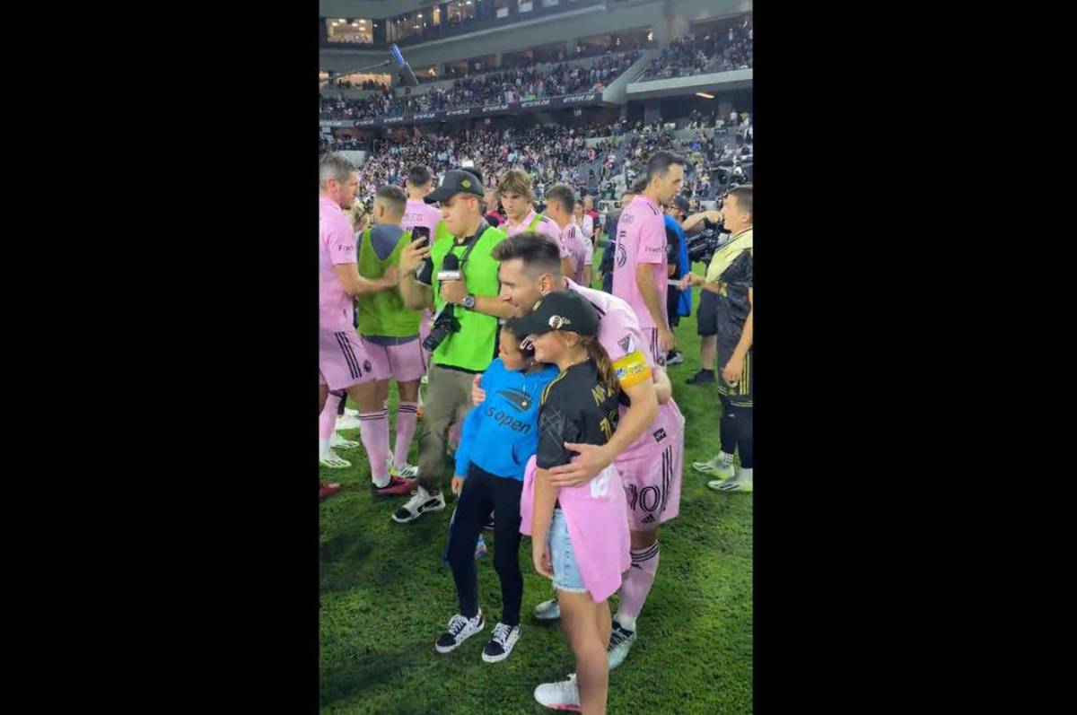 Locura por Messi: Imperdible reacción y mensaje de Selena Gómez a Leo, nuevo capítulo del guardaespaldas y el gesto del ‘10’ con Chiellini