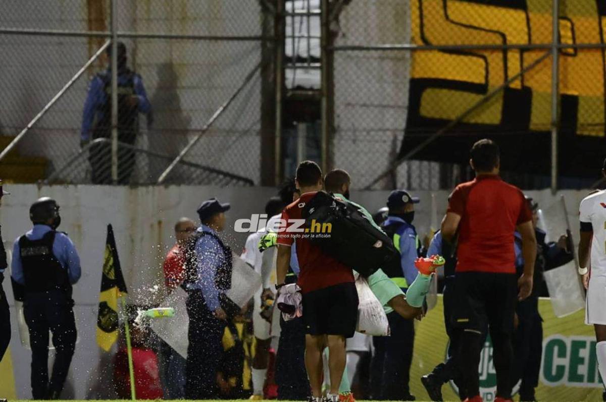 NO SE VIO EN TV: El cariño de Troglio a ex jugador de Olimpia, Gullit Peña causa furor y el regreso del ‘Doctor’