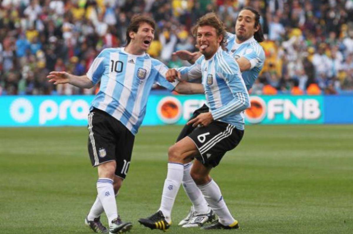 ¡Privilegiados y afortunados! Los 25 futbolistas que han compartido cancha con Cristiano Ronaldo y Leo Messi