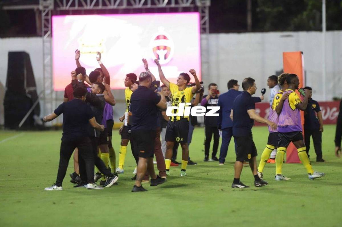 No se vio en la TV: La eufórica celebración de Real España, el sufrimiento de Jeaustin Campos y el minions que llegó al Morazán