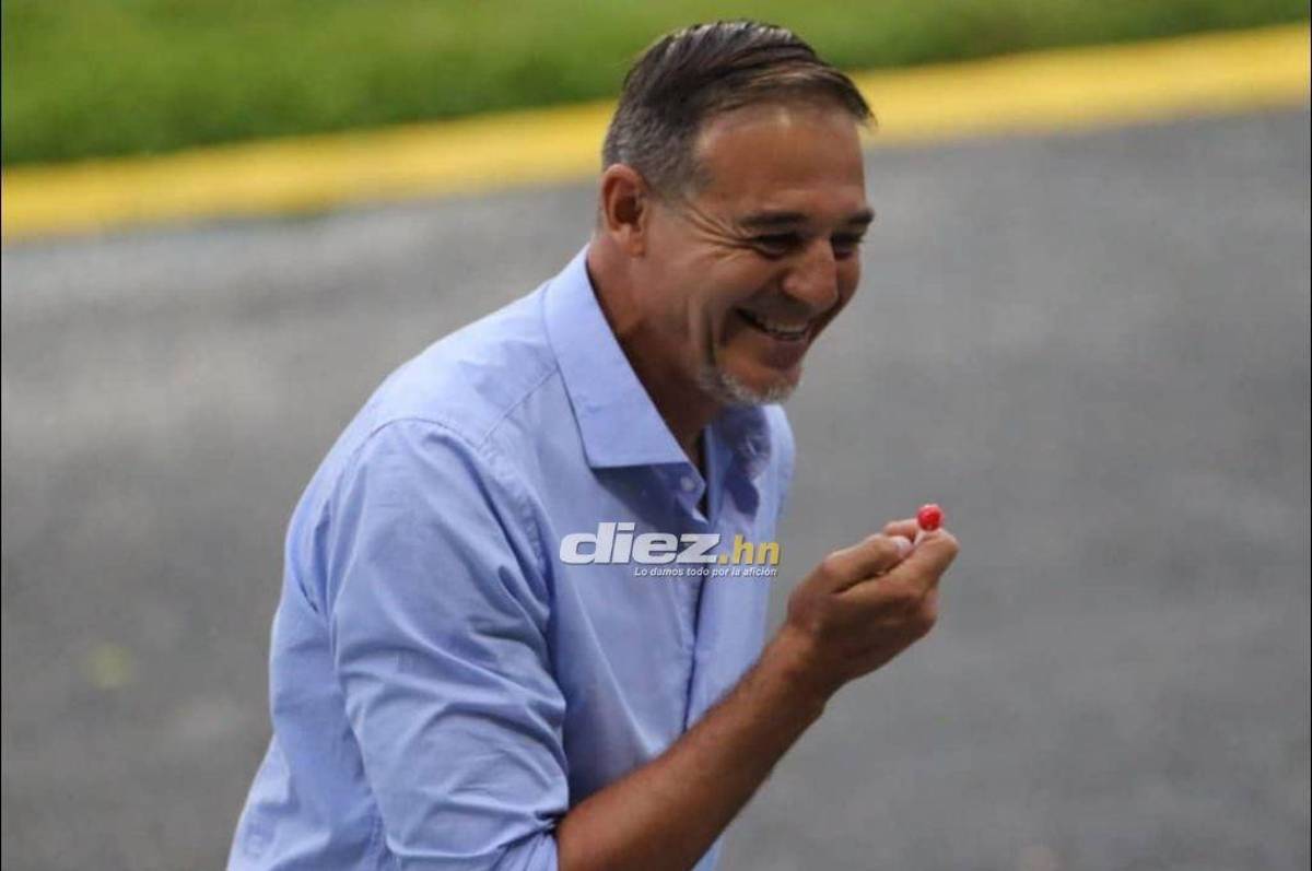 NO SE VIO EN TV: Los enfados de Héctor Vargas, dedicatoria de Moreira y el aficionado de la caguama en la fiesta de Motagua en la final