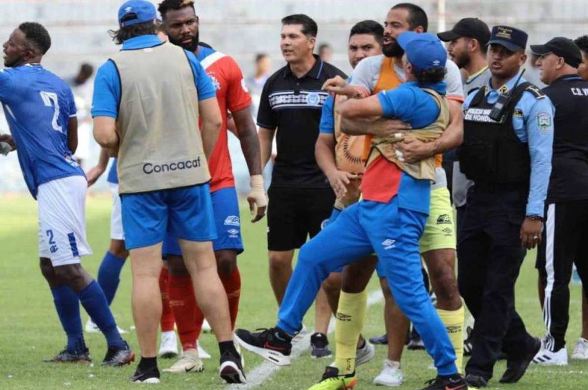 Comisión de Disciplina se pronuncia tras el careo de Pedro Troglio y el cuarto árbitro del Victoria-Olimpia