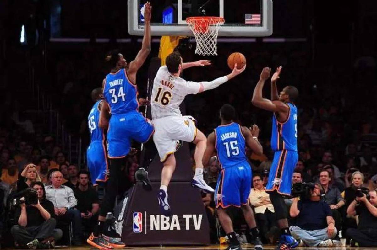 ¡Histórico! Los Lakers colgarán la camiseta de Pau Gasol junto a la de sus leyendas