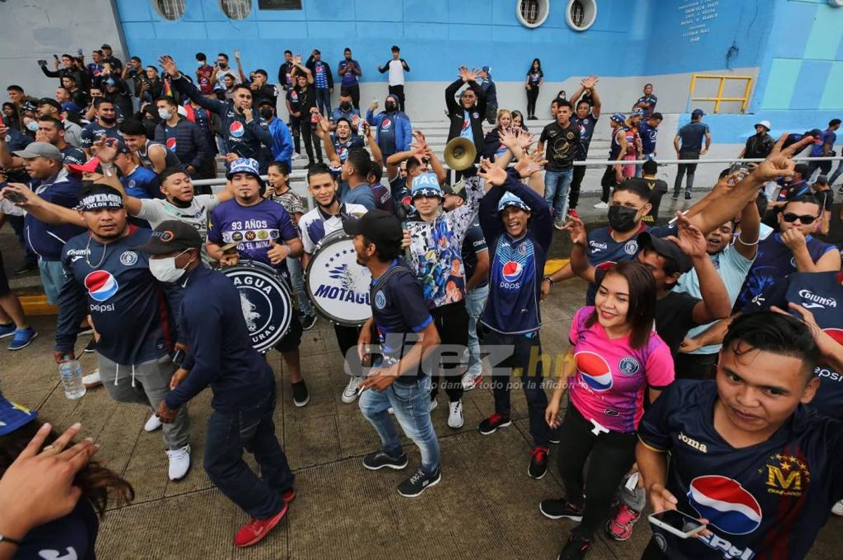 ¡Se pinta el Nacional! Así se vivió la previa de la final de ida entre Motagua y Real España: la afición puso el color