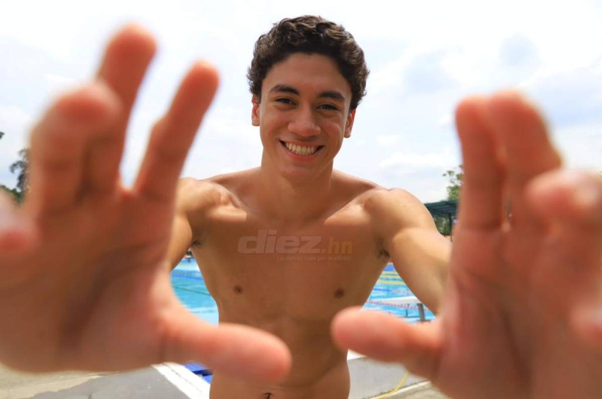 De familia nadadora, Martínez sueña con representar a Honduras en los próximo Juegos Olímpicos. El Mundial Junior le espera en agosto.
