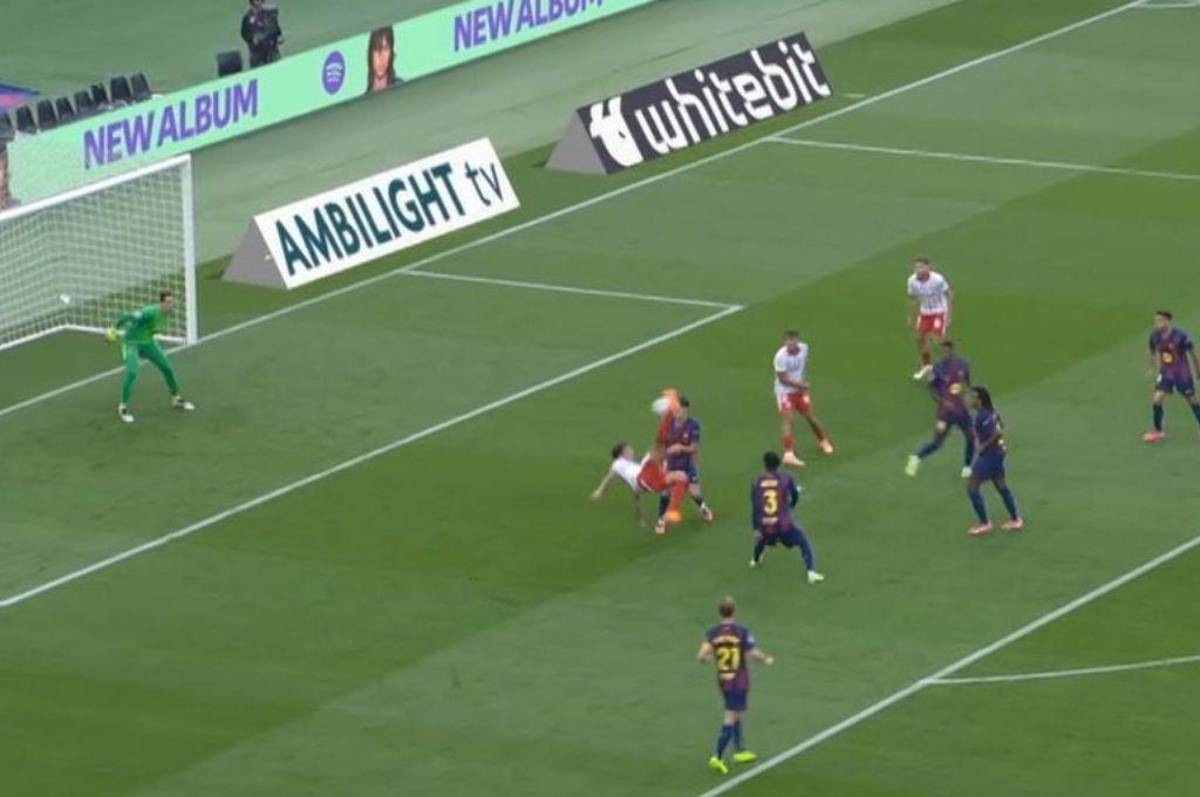 La mala seña de Flick al árbitro tras gol de Araújo, la polémica de la que todo el mundo habla y el golazo que silenció al Barcelona