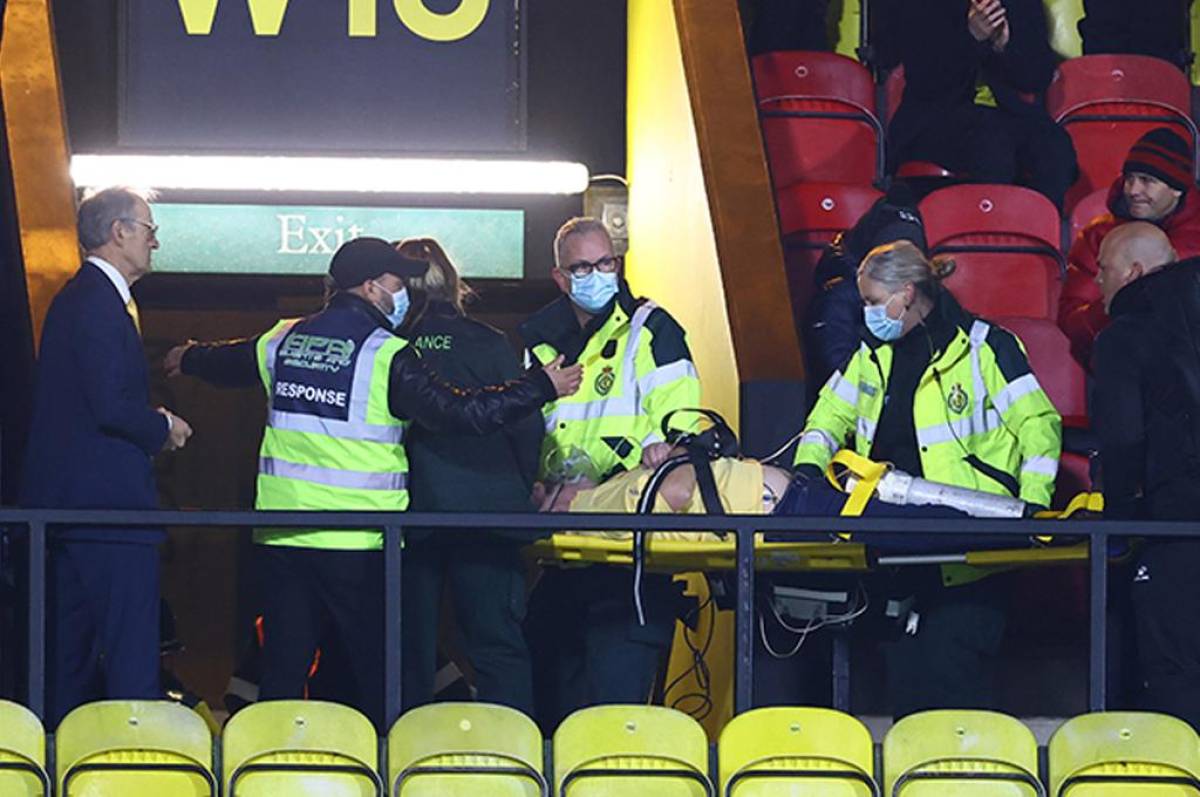 Un aficionado cayó desplomado en las tribunas mientras presenciaba el Watford-Chelsea.